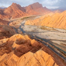 新疆库车红山峡谷