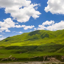 蓝天白云翠绿山峦