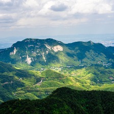 山巒疊翠間風(fēng)光